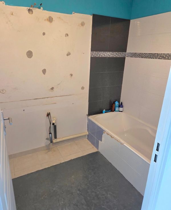 avant salle de bain GL plomberie Toulon avant salle de bain GL plomberie Toulon